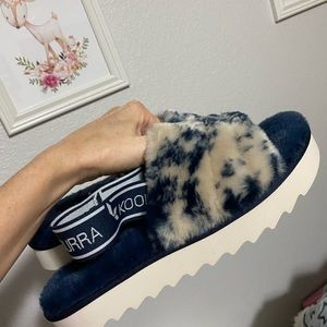 SOLD ON M Gorgeous blue and cream fluff koolaburra slippers by ugg